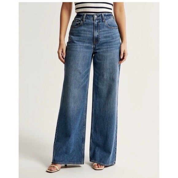 Abercrombie & Fitch Denim - Abercrombie & Fitch Wide Leg Jeans in Medium Blue Denim